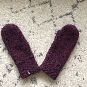 TNA Mittens